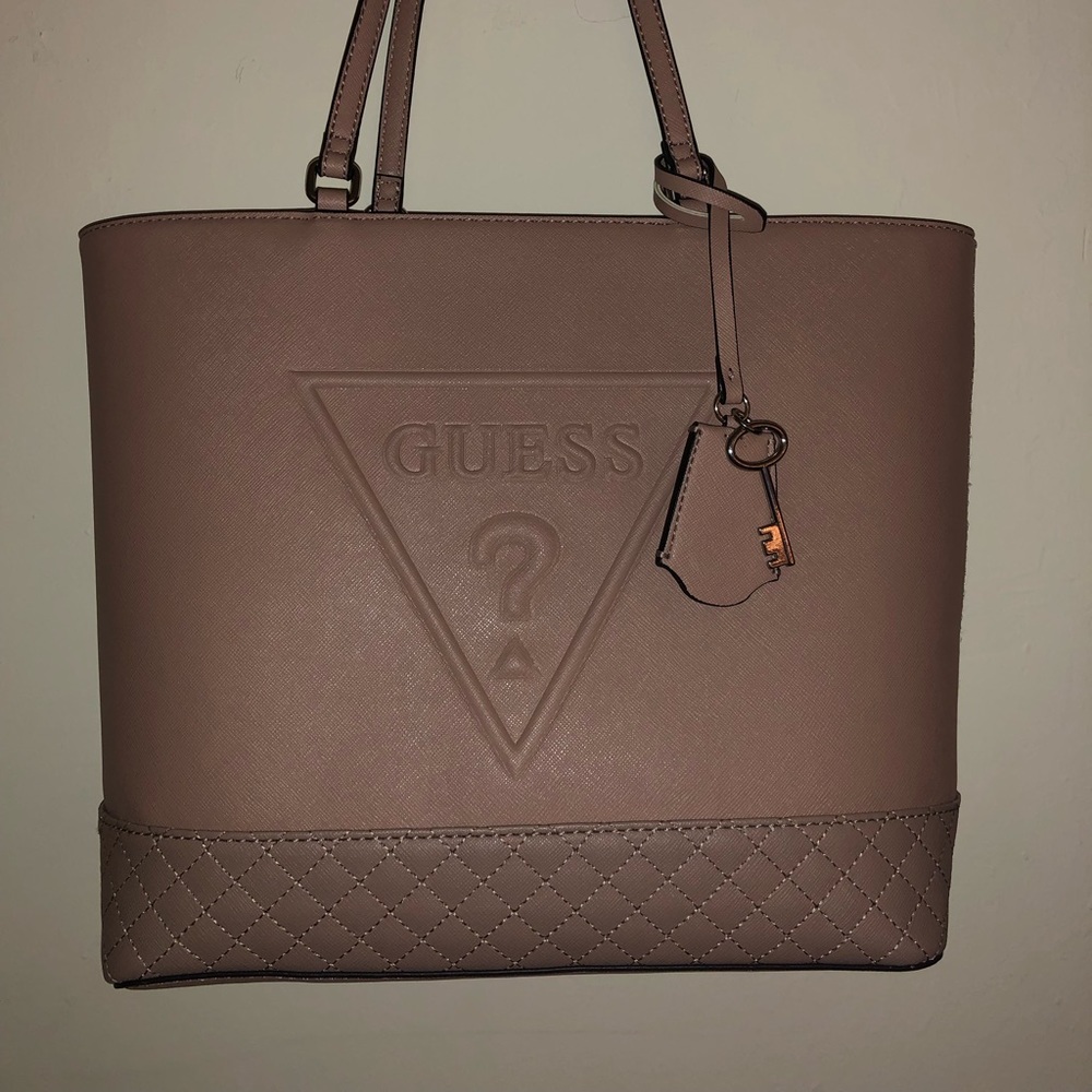 GUESS TOTE BAG ❓